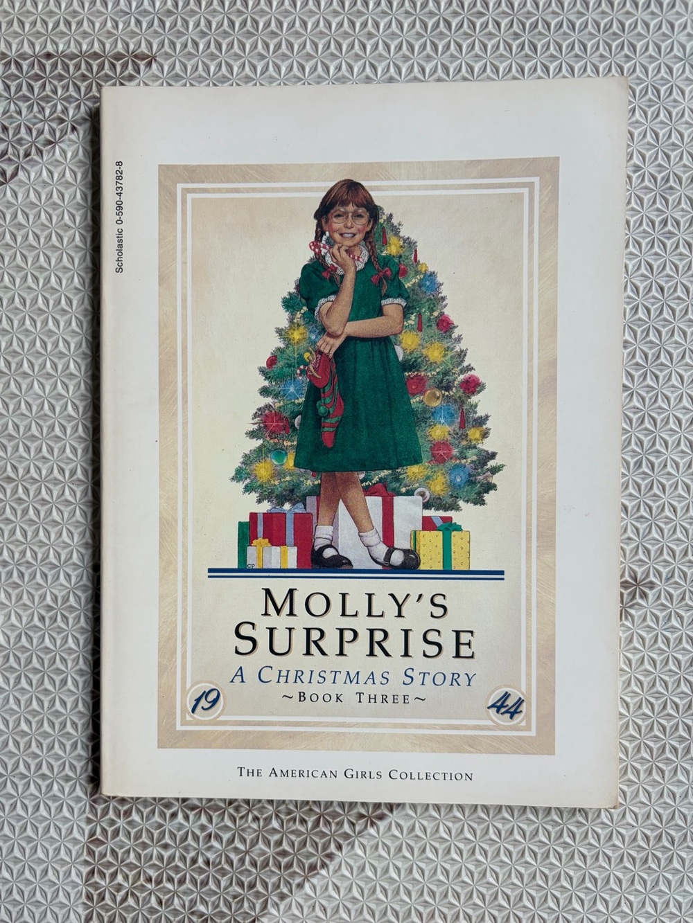 American Girls Collection Book - Molly’s Surprise (First Scholastic Printing)